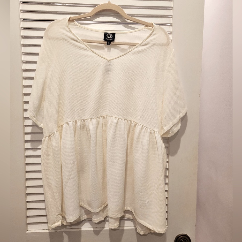 NWT bobeau Short Sleeved White Peplum top 2X